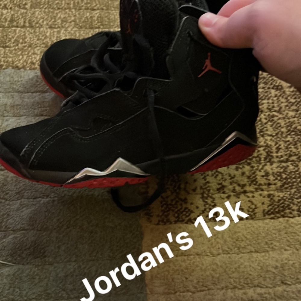 Boy’s Jordan tennis shoes